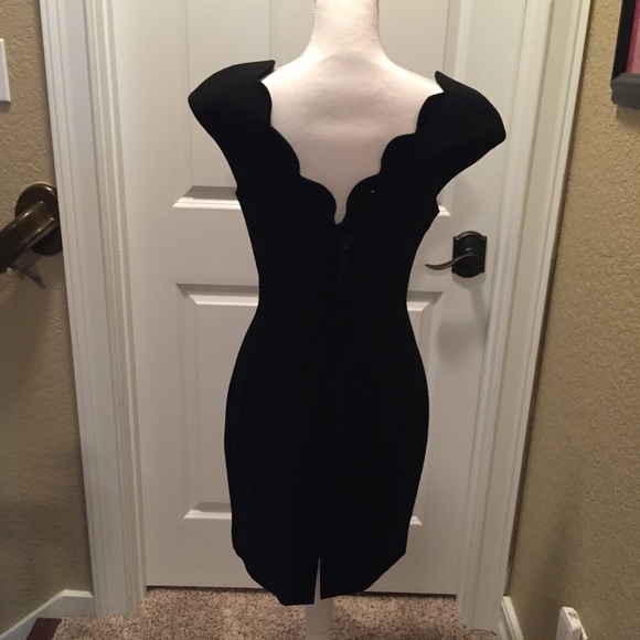 Dresses & Skirts - Black scalloped formal Dress